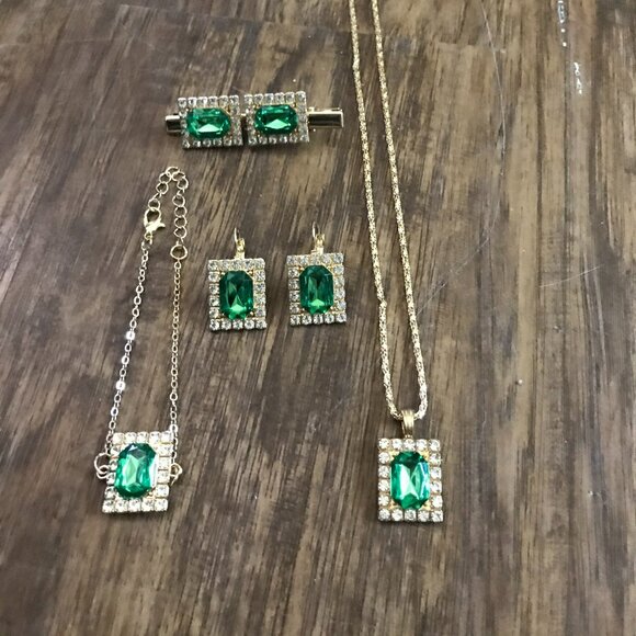Beautiful Green Jewelry Fashion Set - Picture 2 of 4